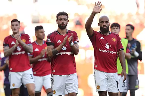 لاعب مانشستر يونايتد يضحي للخروج من "جحيم أموريم"